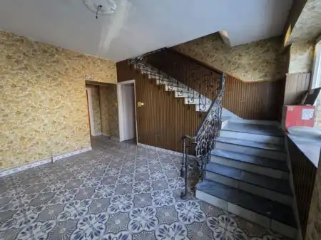 Eladó családi ház, Dunaújváros 5 szoba 270 m² 81 M Ft