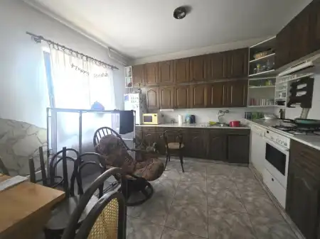 Eladó családi ház, Dunaújváros 4+5 szoba 296 m² 120 M Ft