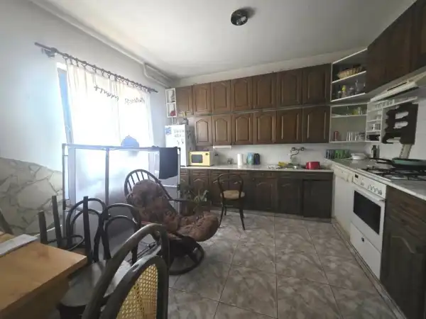 Eladó családi ház, Dunaújváros 4+5 szoba 296 m² 120 M Ft