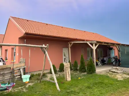 Eladó családi ház, Levél 4 szoba 94 m² 82.9 M Ft
