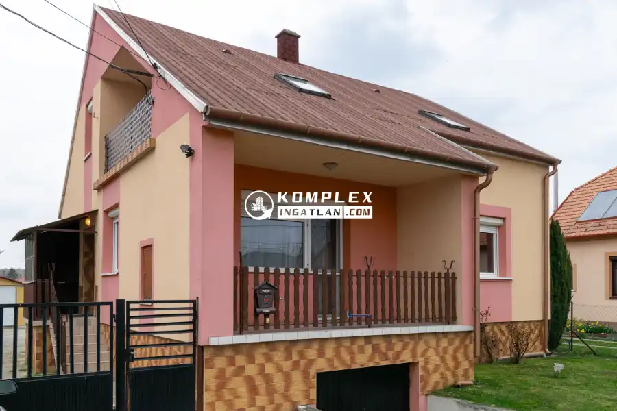 eladó családi ház, Máriakálnok
