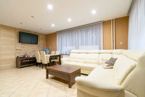 Eladó családi ház, Nagylózs 5 szoba 183 m² 126.9 M Ft