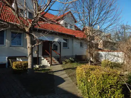 Eladó családi ház, Tata 8 szoba 207 m² 150 M Ft