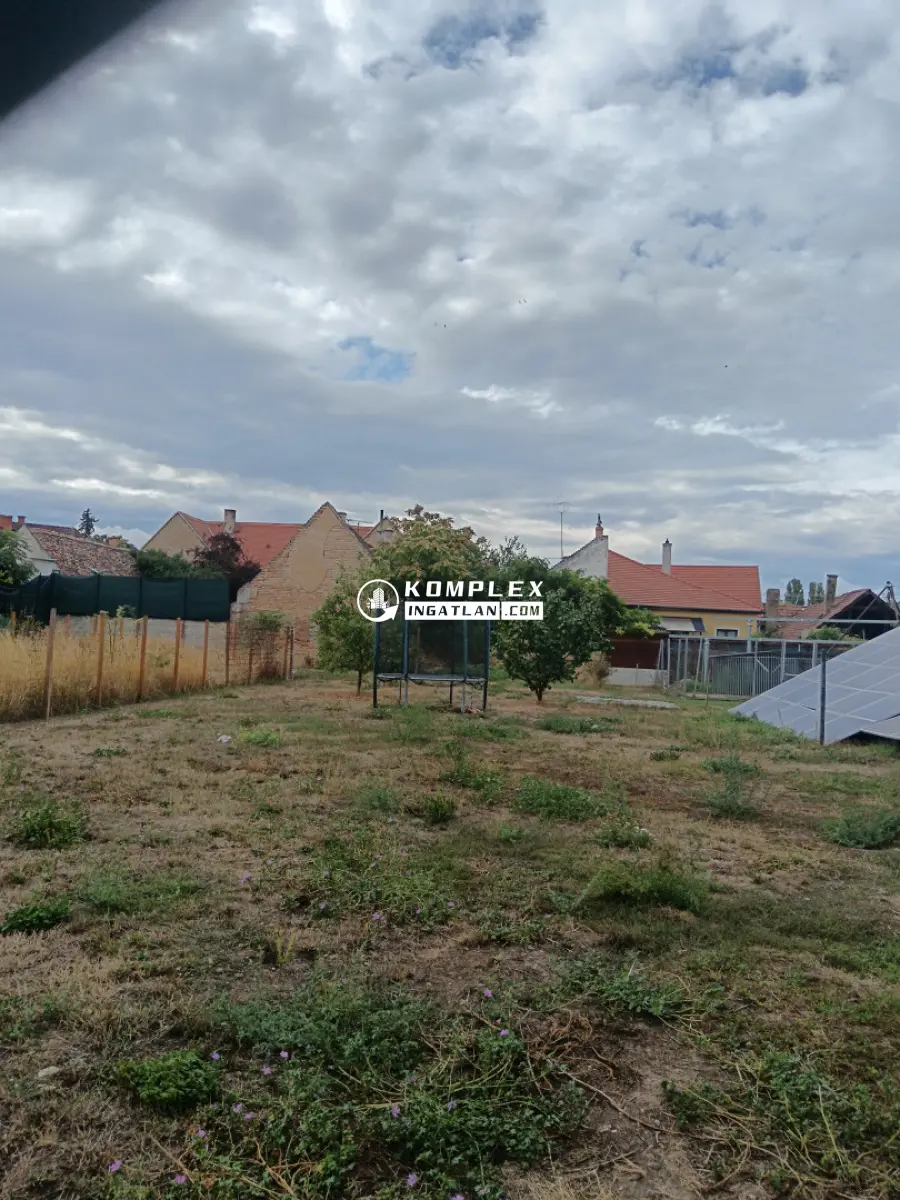 eladó  Építési telek, Győr