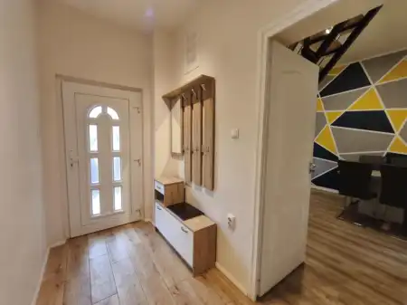 Eladó ikerház, Budapest, III. kerület 5+1 szoba 162 m² 209.9 M Ft