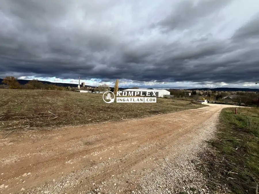 eladó  Ipari és kereskedelmi telek, Tatabánya