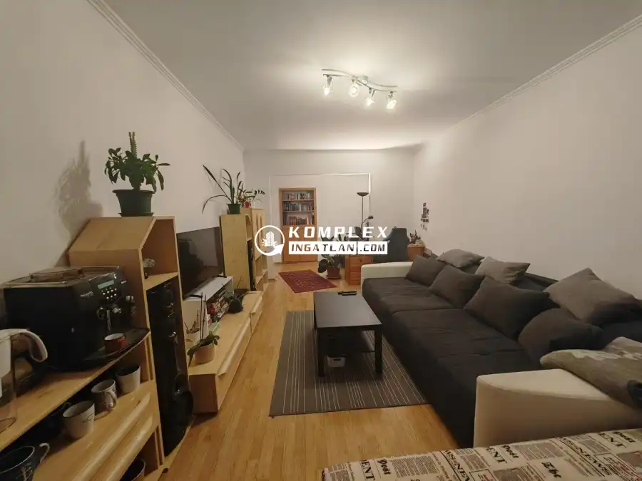 eladó panellakás, Győr