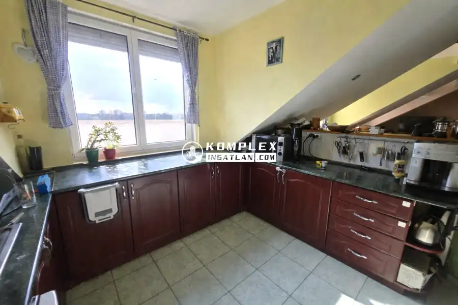 eladó téglalakás, Dunaújváros