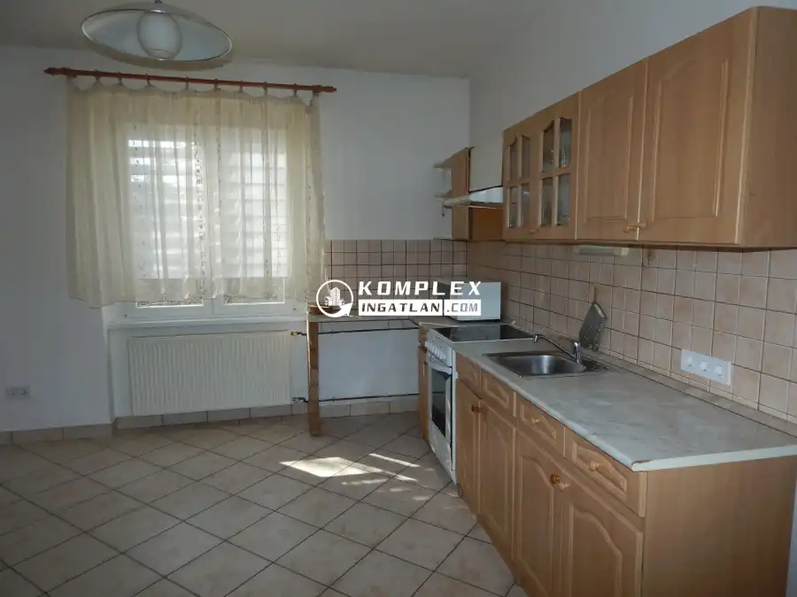 eladó téglalakás, Tatabánya