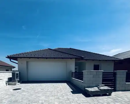 Eladó új építésű családi ház, Környe 5 szoba 180 m² 159.6 M Ft