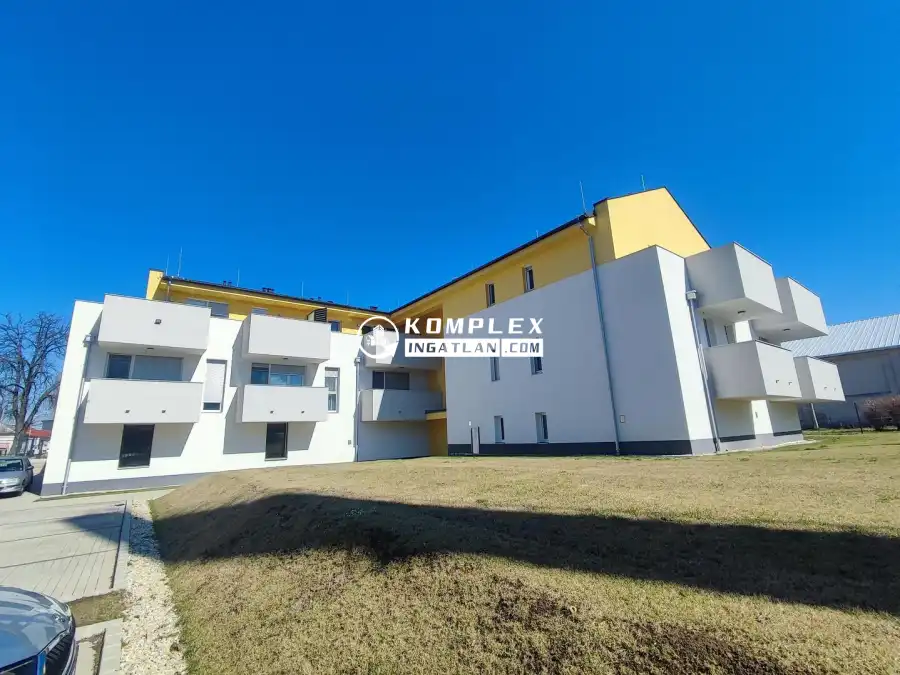 eladó új építésű téglalakás, Komárom