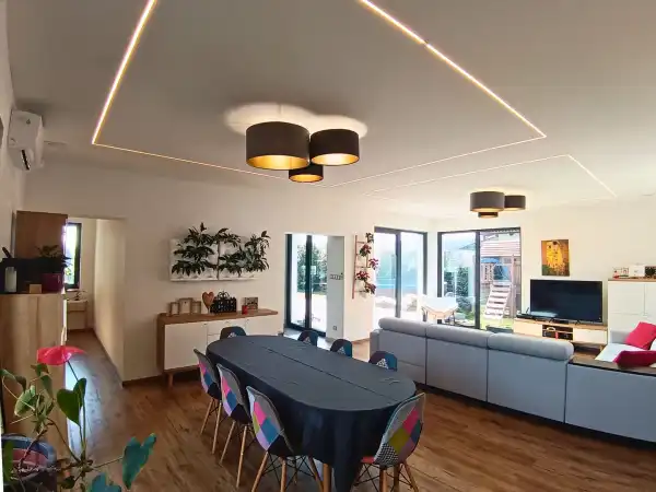 Eladó újszerű családi ház, Győrújbarát 6 szoba 151 m² 190 M Ft