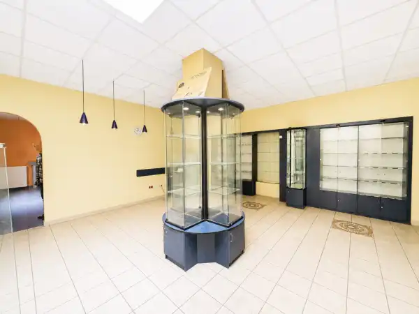 Eladó üzlethelyiség udvarban, Budapest, III. kerület 97 m² 83.75 M Ft