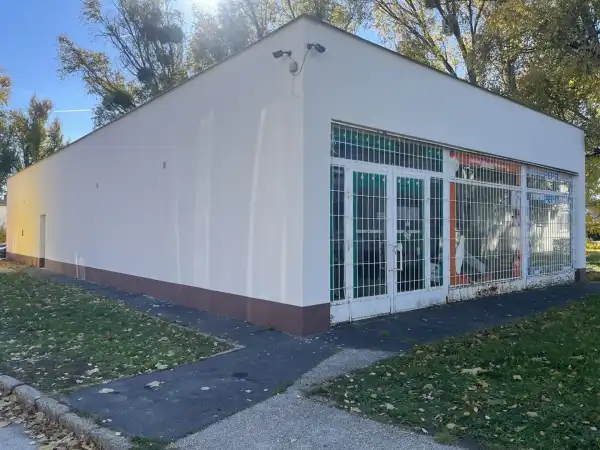 Eladó üzlethelyiség utcai bejáratos, Tatabánya 209 m² 42.9 M Ft Eladó üzlethelyiség utcai bejáratos, Tatabánya 209 m² 42.9 M Ft