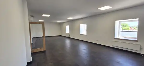 Kiadó újszerű iroda, Tata 1 szoba 14 m² 35 E Ft/hó + Áfa